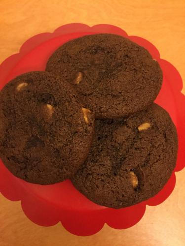 Chocolate cookies with salted caramel chips